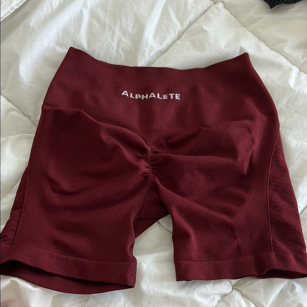 Alphalete amplify 4.5 shorts Burgundy